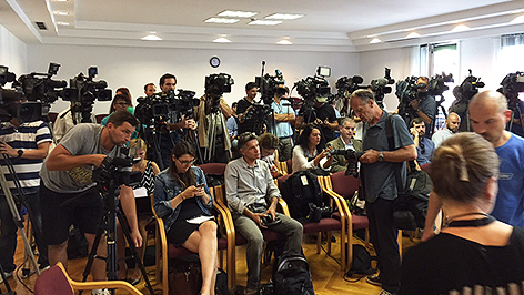 Journalisten bei Pressekonferenz