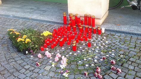© ORF/Walter Schneeberger Kerzen bei Mahnwache