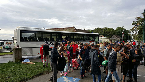Flüchtlinge auf dem Bahnhof Nickelsdorf