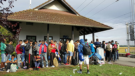 Flüchtlinge auf dem Bahnhof Nickelsdorf