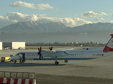 AUA-Flugzeug am Flughafen Klagenfurt