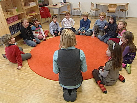 © ORF Schüler der VS Harbach im Unterricht