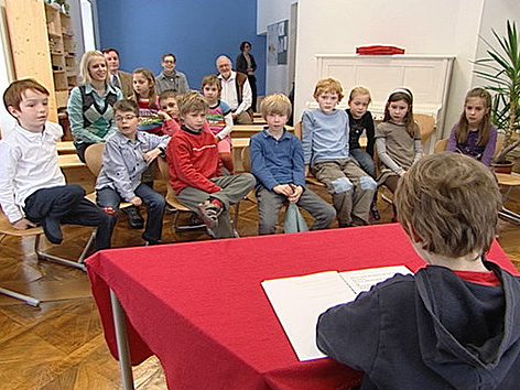 © ORF Schüler der VS Harbach im Unterricht