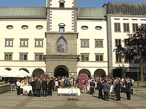 © ORF Feier vor Dom Bischof Alois Schwarz