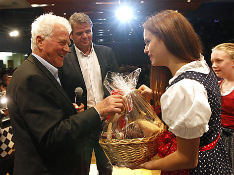 PRÄSENTATION VON "TEAM STRONACH"