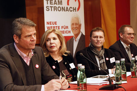 Stronach Auftakt Köfer