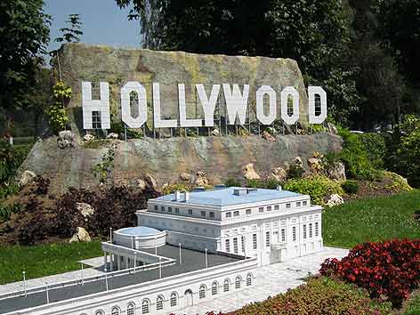 © ORF/Petra Haas Minimundus Hollywood Schriftzug