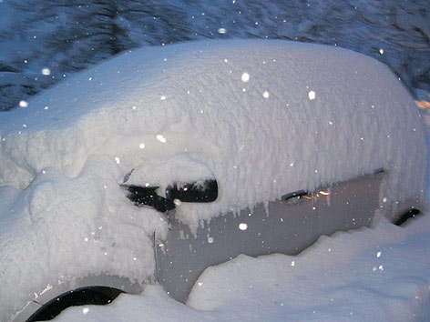 © ORF/Petra Haas Schnee Auto zugeschneit