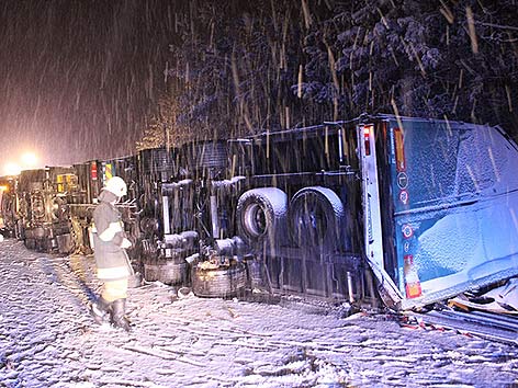Lkw Papierrollen A10 Unfall