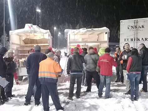 © Rotes Kreuz Kärnten Schneechaos Straßensperren Zugverbindungen