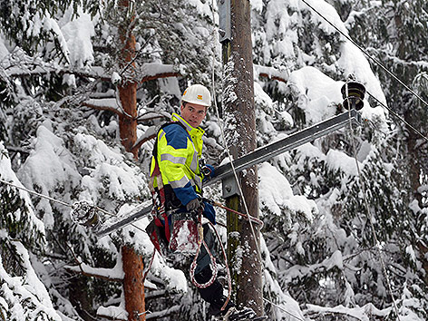 KELAG Schnee Monteur Mast