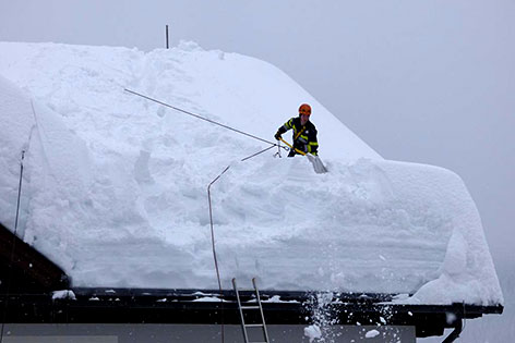 Schnee Neuerliche Stromausfälle Bundesheer hilft Nassfeld Hubschrauber