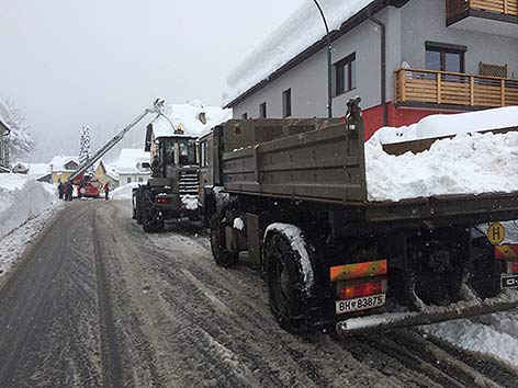 Schneeräumung Dach Kötschach