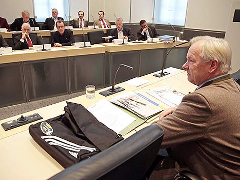 © APA/Gert Eggenberger Seen U Ausschuss Dörfler