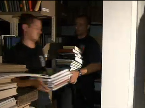 © ORF Landesmuseum Wasser schäden Bücher
