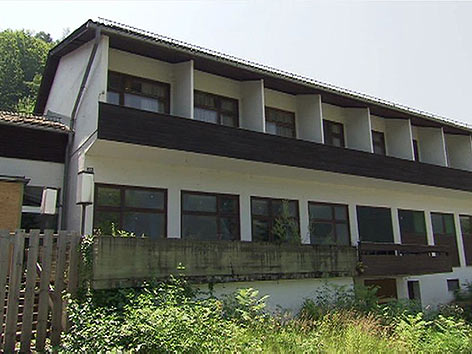 © ORF Asyl Verteilzentrum Ossiach außen