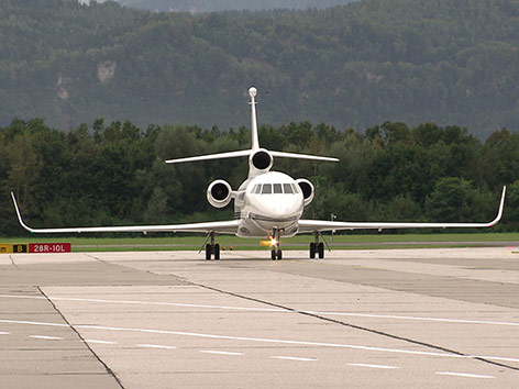 © ORF Neue Landebahn Flughafen Klagenfurt Wieder Passagiere