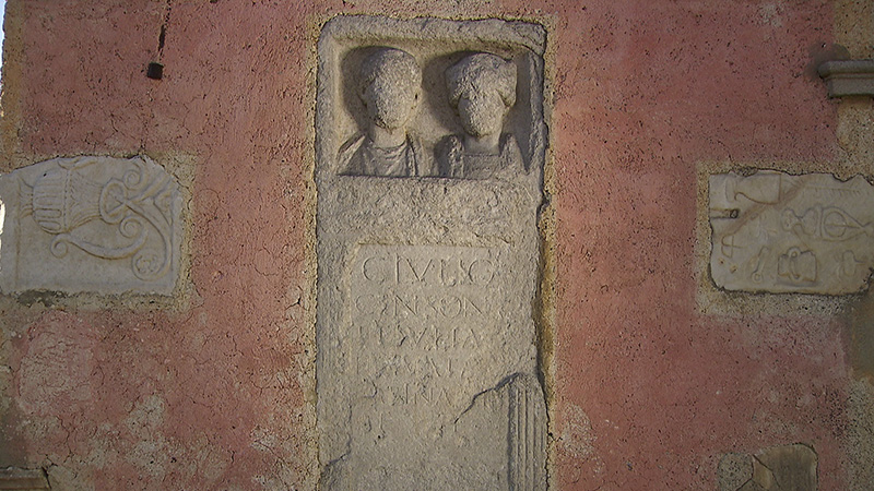 Zollfeld Prunnerkreuz Reliefs