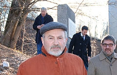 © Gerald Lehner gedenktafel für kz-opfer in hallein wolfgang wintersteller historiker betonwerk deisl