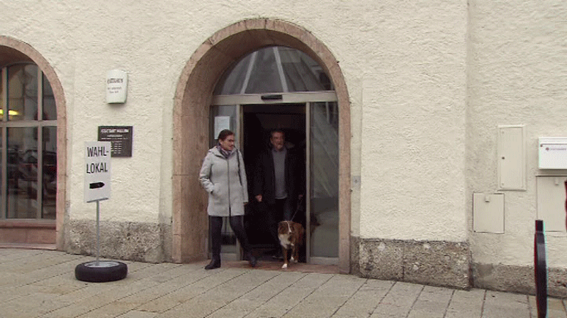 © ORF Wahllokal in Hallein