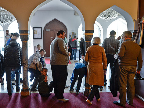 © APA/Herbert Neubauer Tag der offenen Moschee im Islamischen Zentrum Wien