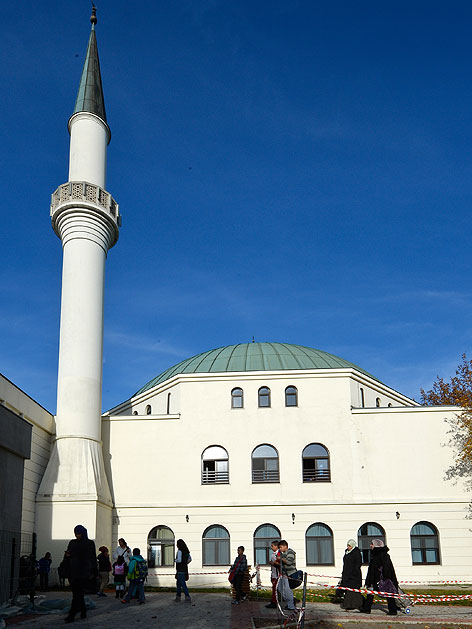 © APA/Herbert Neubauer Tag der offenen Moschee im Islamischen Zentrum Wien
