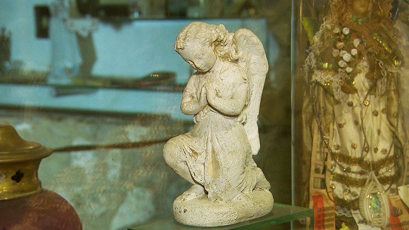 © ORF Dieser Gipsengel stand am Beginn der Geschichte des Dorfmuseums Mönchhof