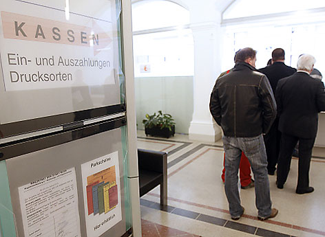 © APA/Georg Hochmuth Tausch der Parkscheine in der Wiener Stadthauptkasse