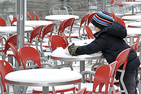Schanigarten mit Schnee