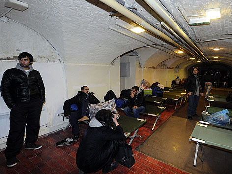 © APA/Herbert P. Oczeret Flüchtlinge aus der Votivkirche jetzt im Servitenkloster