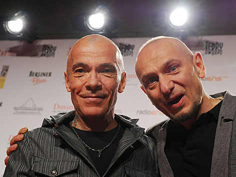 © EPA/Jens Kalaene Das französische Künstlerpaar Pierre et Gilles