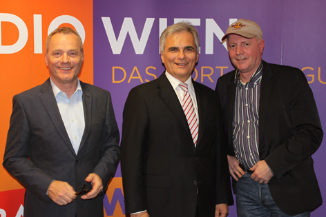 © ORF/Unger Werner Faymann im Radio Wien-Studio