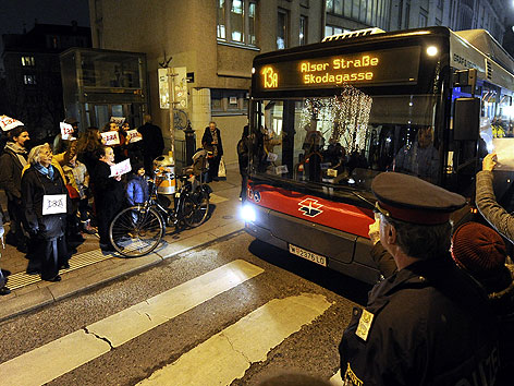 Anrainer protestieren gegen neue Route der Buslinie 13A