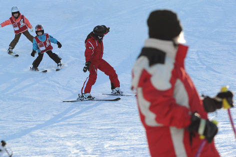 © APA/Gindl Kinder fahren eine Piste hinunter
