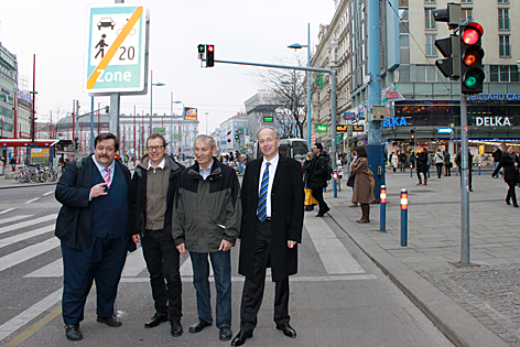 © ORF/Christina Mühlparzer Gelehrte auf Mariahilfer Straße