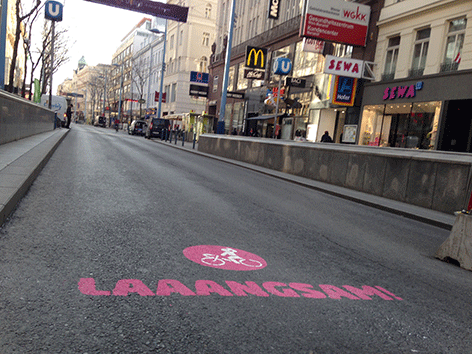 © ORF Bodenmarkierung für Radfahrer auf der Mariahilfer Straße