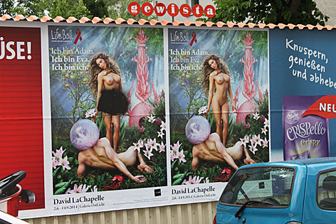 Beschmiertes Life Ball-Plakat