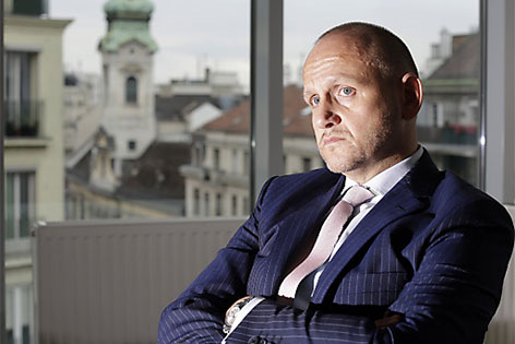 Tourismusdirektor Kettner mit verschränkten Armen