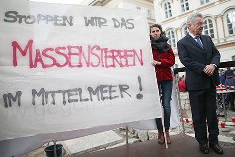 Bundespräsident Heinz Fischer bei Mahnwache für Flüchtlinge bei Minoritenkirche