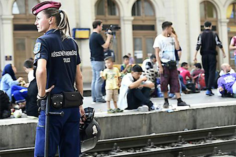 © APA/Oczeret Flüchtlinge auf einem Bahnsteig in Budapest