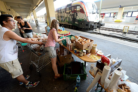 © APA/Roland Schlager Freiwillige Helfer am Westbahnhof