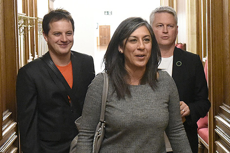 © APA/Fohringer Grünen-Landessprecher Georg Prack, Vizebürgermeisterin Maria Vassilakou (Grüne) und Grünen-Klubchef David Ellensohn auf dem Weg zu einem Parteiengespräch mit der SPÖ im Wiener Rathaus