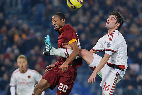 © AP/Gregorio Borgia Zweikampf zwischen Seydou Keita (Roma) und Andrea Poli (Milan)
